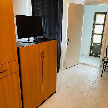 Apartmán Garsoniera La Curte Paula Constanţa Exteriér fotografie