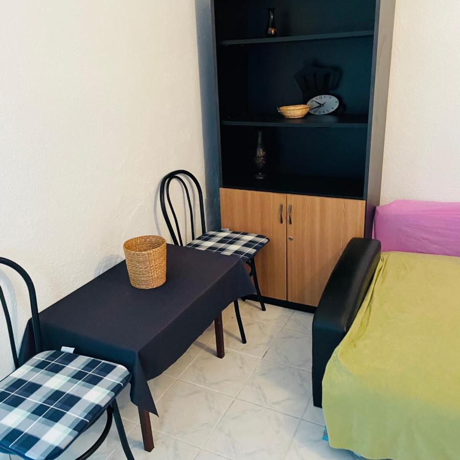 Apartmán Garsoniera La Curte Paula Constanţa Exteriér fotografie